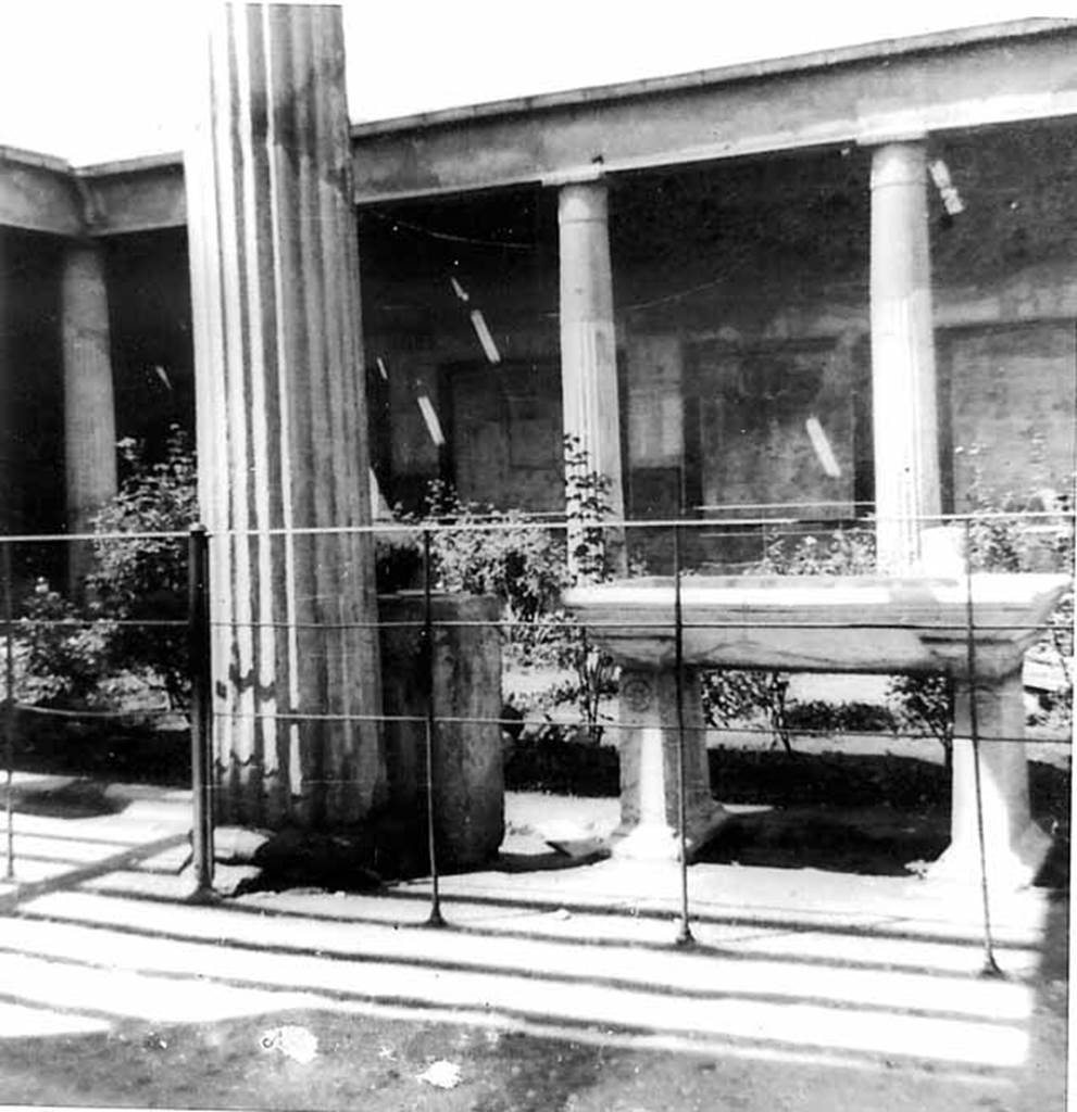 VI.15.1 Pompeii. 1944. Peristyle garden, looking south-west. Photo courtesy of Rick Bauer.