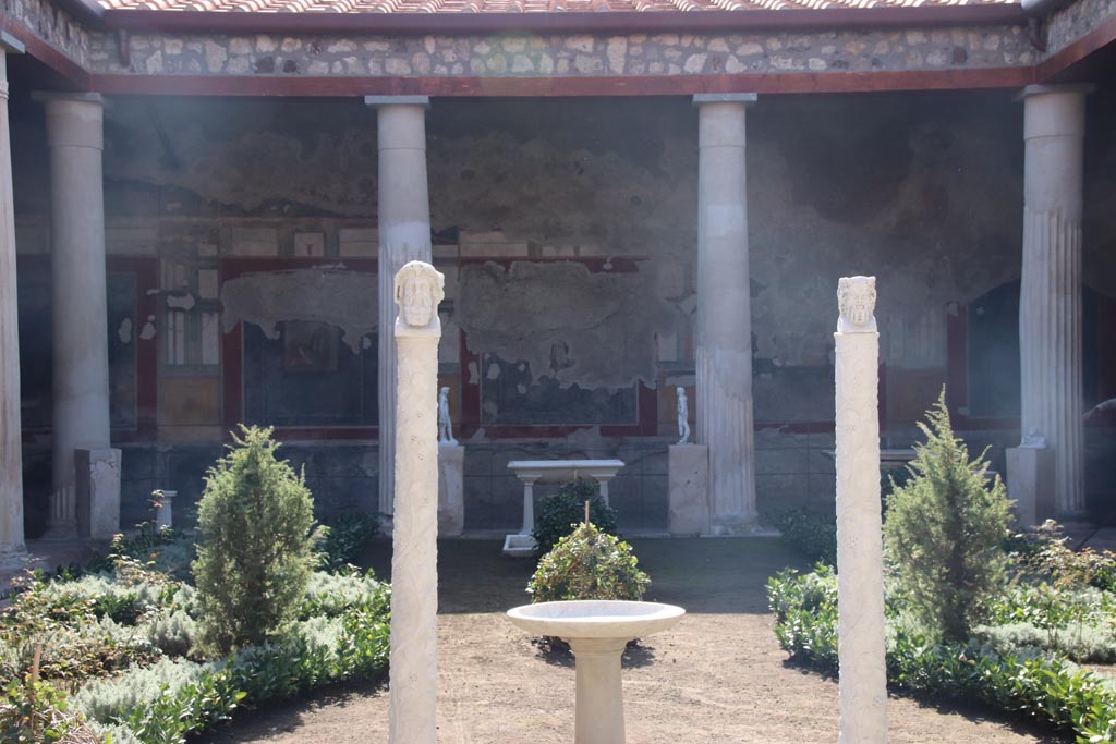 VI.15.1 Pompeii. October 2023.
Peristyle, looking towards south portico wall across garden from north portico. Photo courtesy of Klaus Heese.