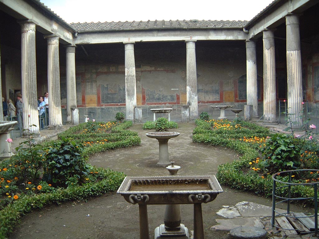 VI.15.1 Pompeii. Peristyle, looking towards south portico wall across garden in May 2001, from north portico.
Photograph courtesy of Current Archaeology.