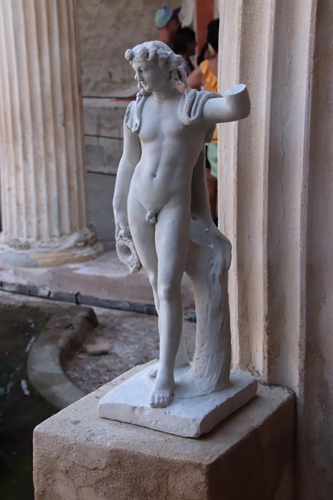VI.15.1 Pompeii. October 2023.
South portico, statue of Bacchus. Photo courtesy of Klaus Heese.