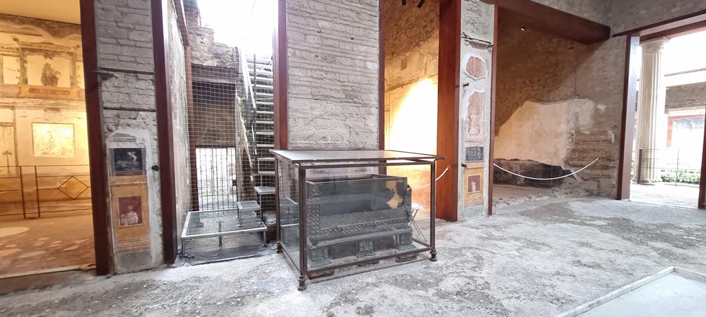 VI.15.1 Pompeii. January 2023. 
Looking south across atrium with strongbox/money box/safe, in centre. Photo courtesy of Miriam Colomer.