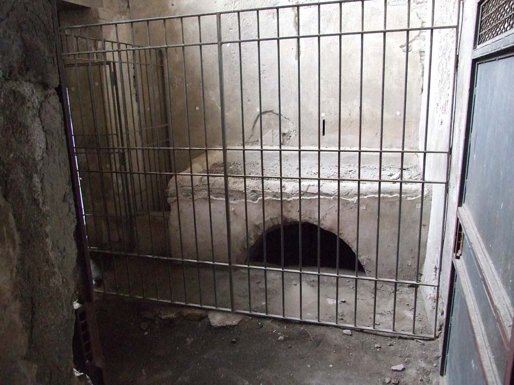VI.15.1 Pompeii. December 2006. Kitchen hearth in “services area”.