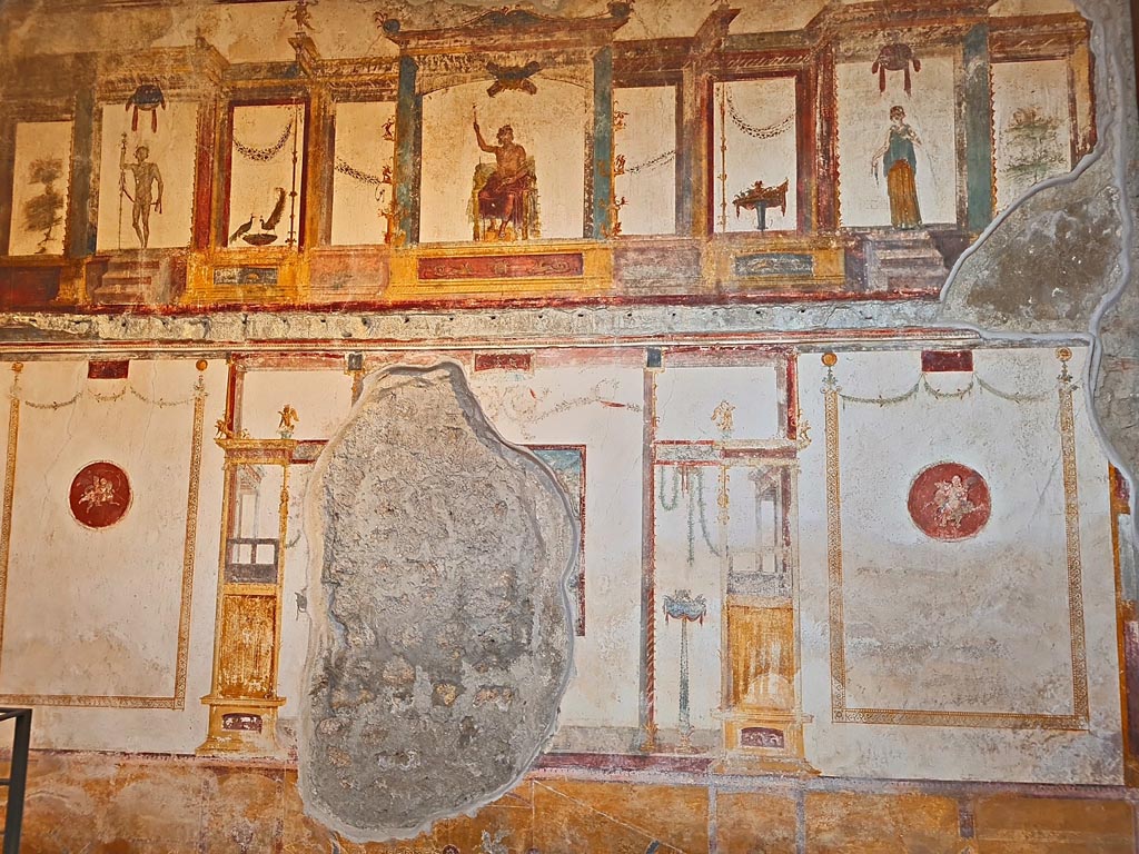 VI.15.1 Pompeii. April 2023. Looking towards upper and middle area of west wall of oecus. Photo courtesy of Giuseppe Ciaramella.
(PPM – room e)