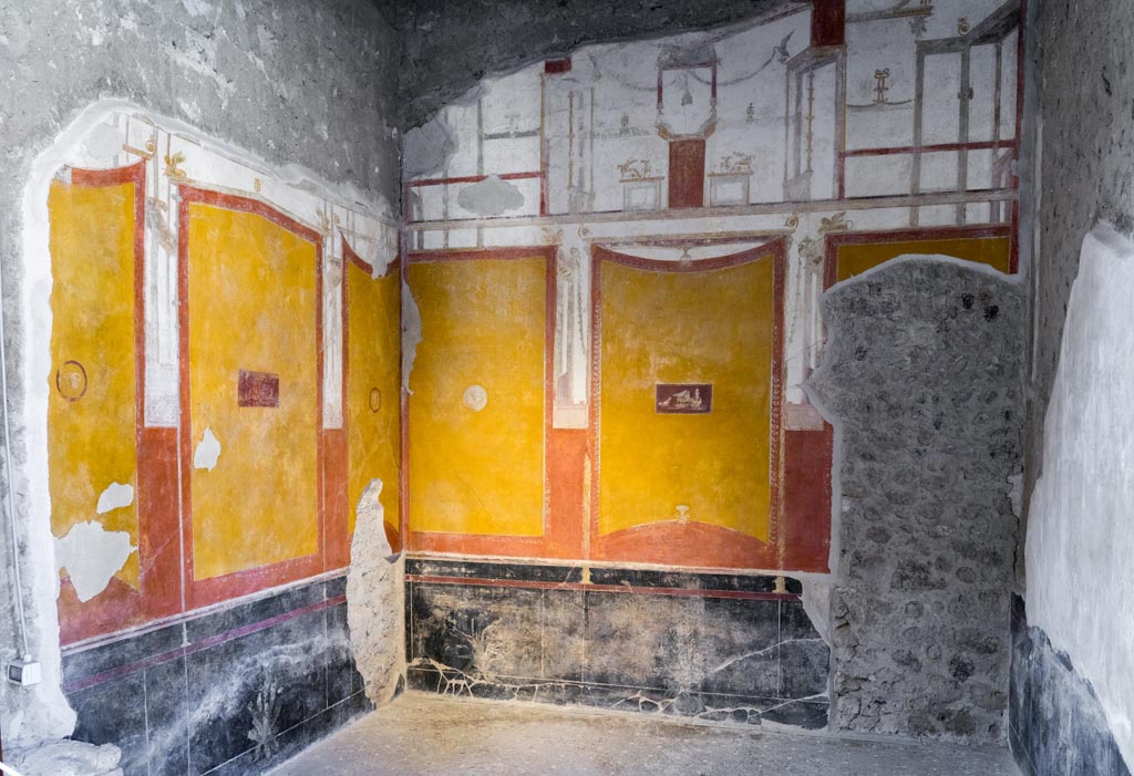 VI.15.1 Pompeii. March 2023. South ala h, looking towards decorated east and south walls. Photo courtesy of Johannes Eber.
(PPM – room h)