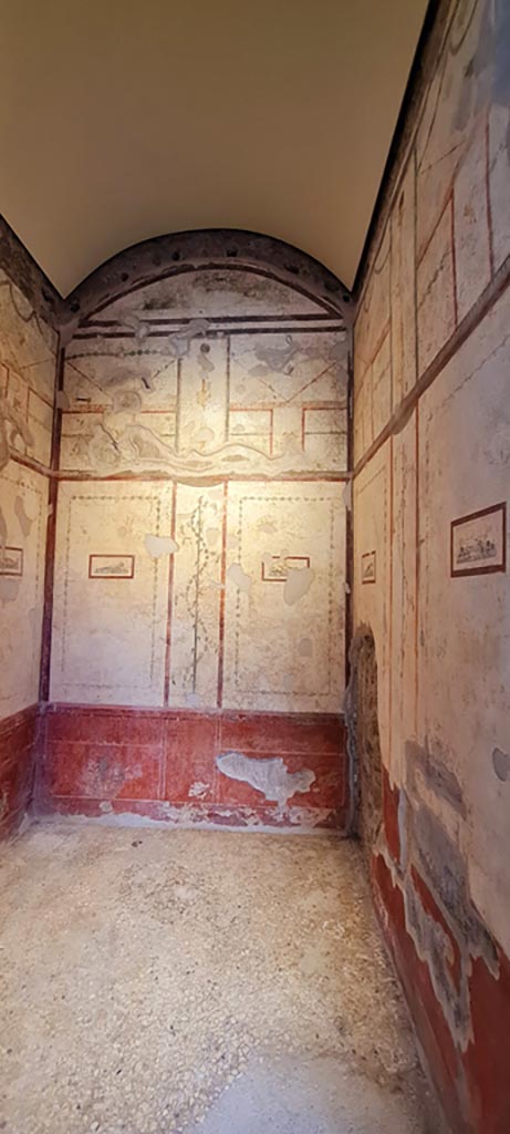 VI.15.1 Pompeii. April 2023. 
Looking towards east wall. Photo courtesy of Giuseppe Ciaramella.