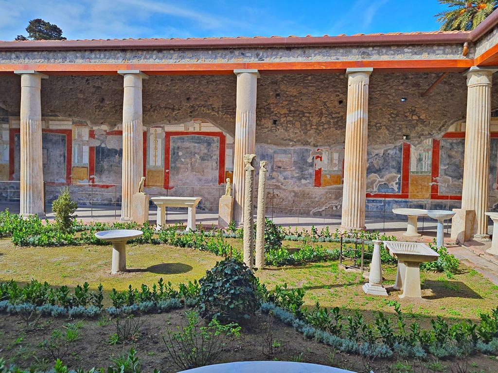 VI.15.1 Pompeii. April 2023. 
Looking towards decorated west wall of portico/peristyle at north end. Photo courtesy of Giuseppe Ciaramella.