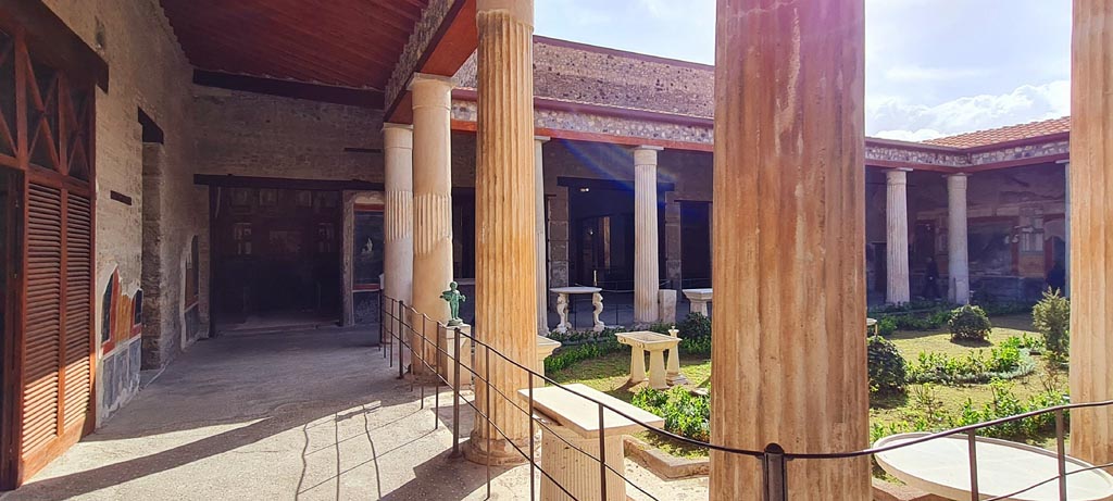 VI.15.1 Pompeii. April 2023. Looking east along north portico. Photo courtesy of Giuseppe Ciaramella.
The “Cupid’s room” (PPM – room q) is on the left, and the Exedra in north-east corner, (PPM – room p) is centre left.