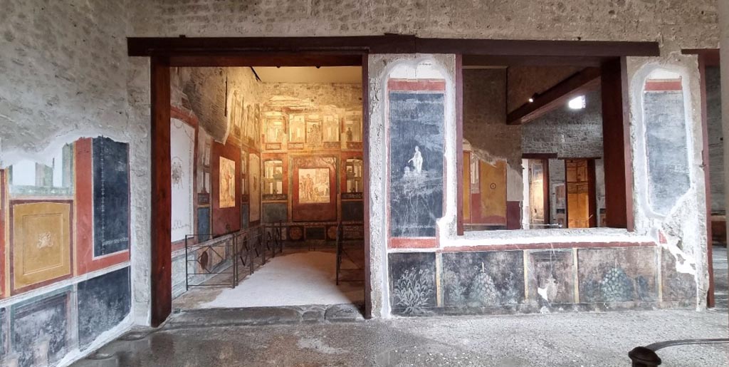 VI.15.1 Pompeii. January 2023. 
North-east corner of peristyle with doorway to exedra, on left, and window into north ala and across atrium, on right. 
Photo courtesy of Miriam Colomer.
.
