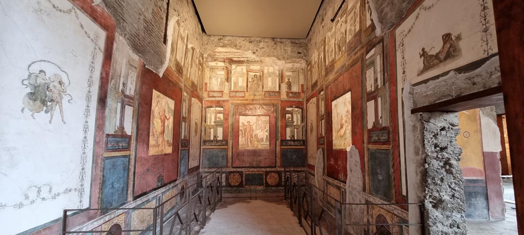 VI.15.1 Pompeii. January 2023. 
Looking east through doorway of exedra, with doorway to north ala, on right. Photo courtesy of Miriam Colomer.