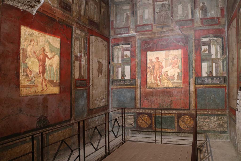 VI.15.1 Pompeii. December 2018. 
Looking east along north wall, on left, towards east wall, on right. Photo courtesy of Aude Durand.