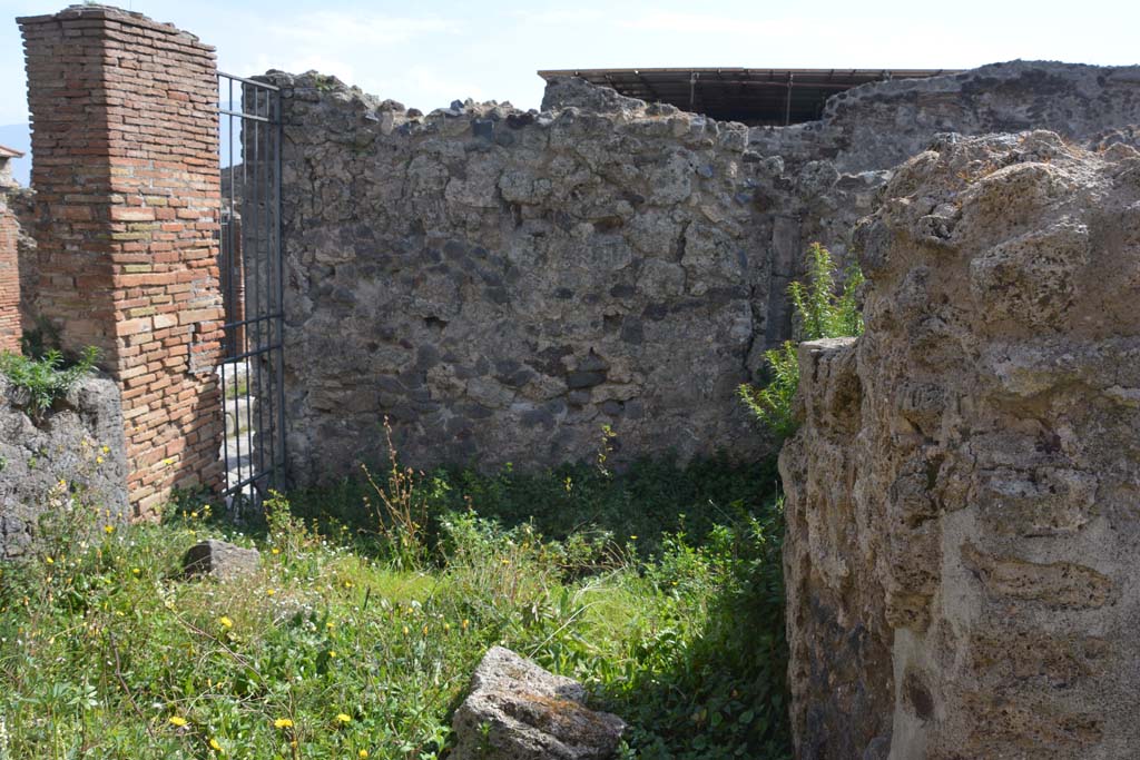 VI 15 5 Pompeii. March 2019. Room 28, looking south towards entrance at VI.15.4.
Foto Annette Haug, ERC Grant 681269 DÉCOR.
