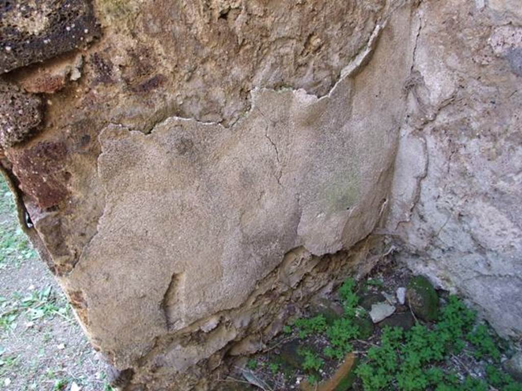 VI.15.5 Pompeii. March 2009. Room 2, south-west corner of latrine in north-west corner of room 2.