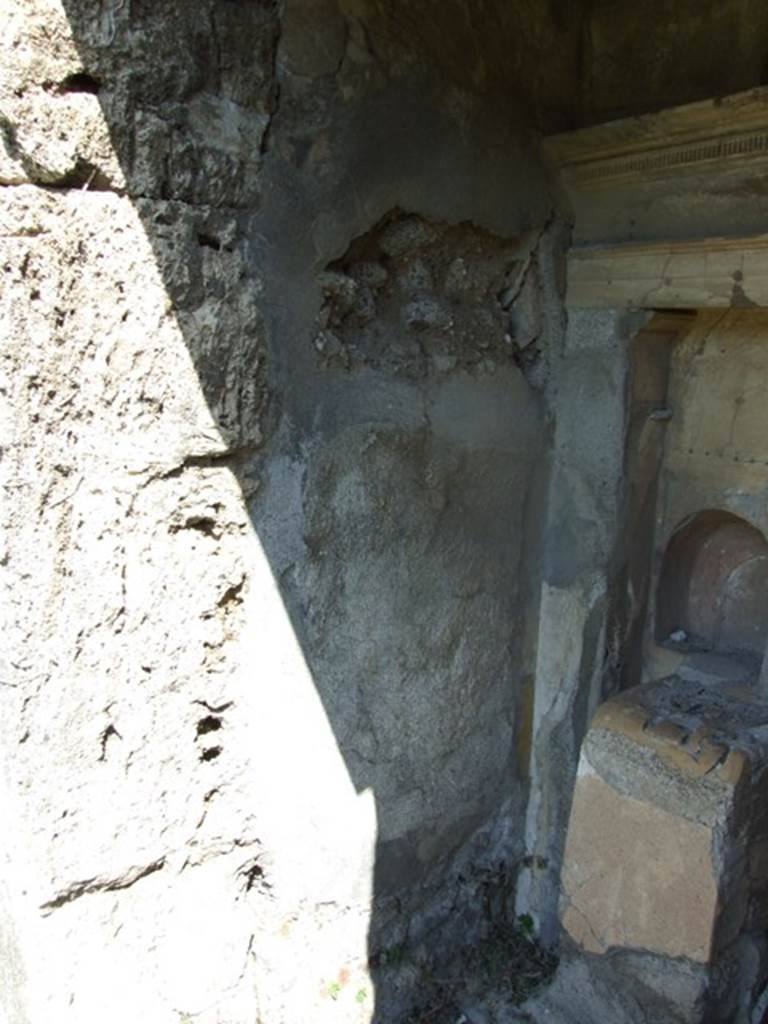 VI.15.5 Pompeii. March 2009. Room 1, north side of recess in atrium.