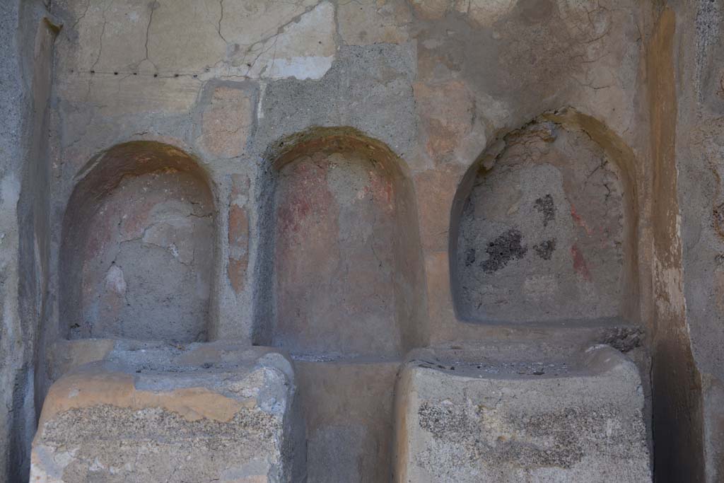 VI 15 5 Pompeii. March 2019. Room 1, three niches above two altars.
Foto Annette Haug, ERC Grant 681269 DÉCOR.