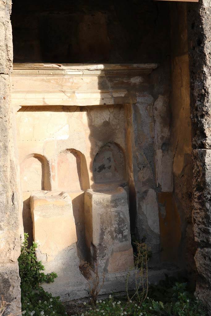 VI.15.5 Pompeii. December 2018. 
Room 1, looking towards south side of recess in atrium. Photo courtesy of Aude Durand.