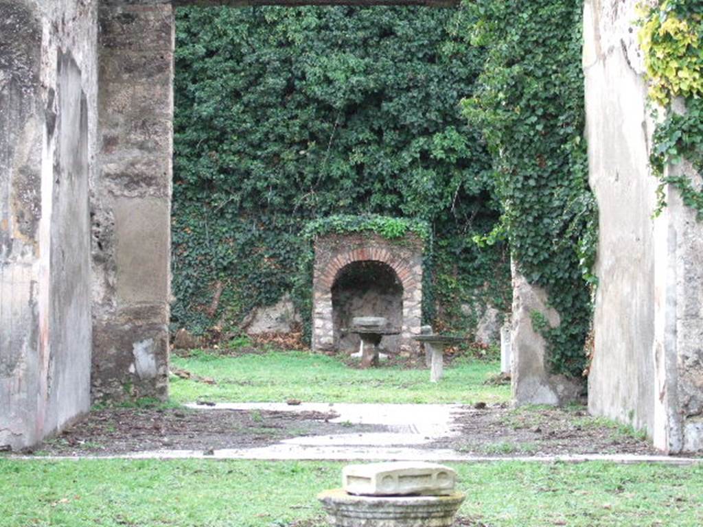 VI.15.5 Pompeii.  December 2005. Looking across Atrium through Tablinum.