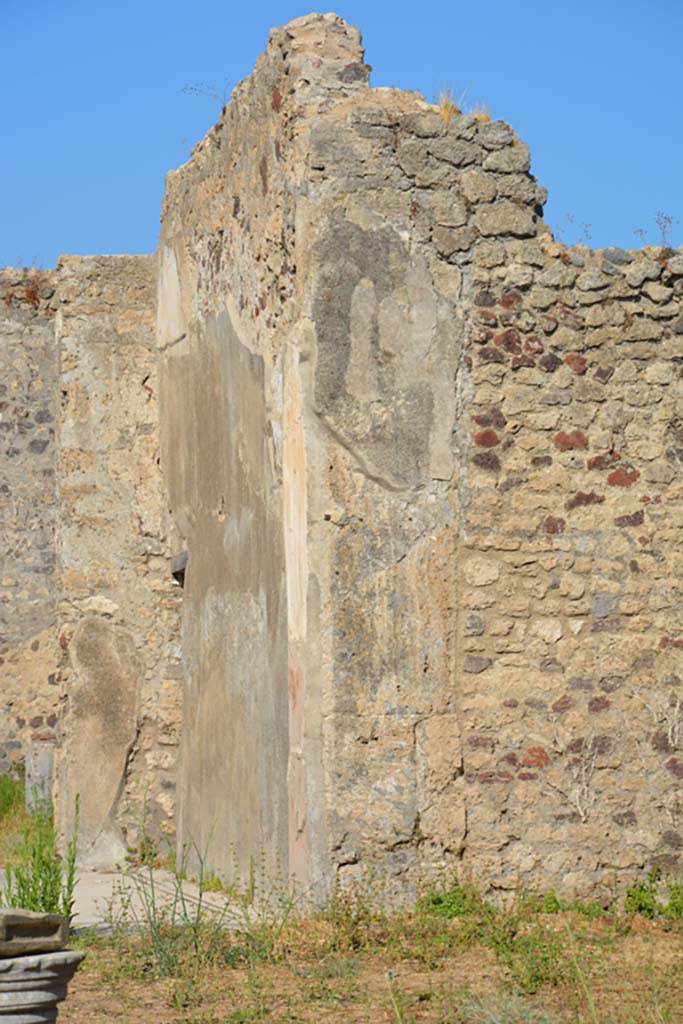 VI 15 5 Pompeii. July 2017. 
Looking west from atrium towards pilaster at east end of north wall of tablinum 7.
Foto Annette Haug, ERC Grant 681269 DÉCOR.