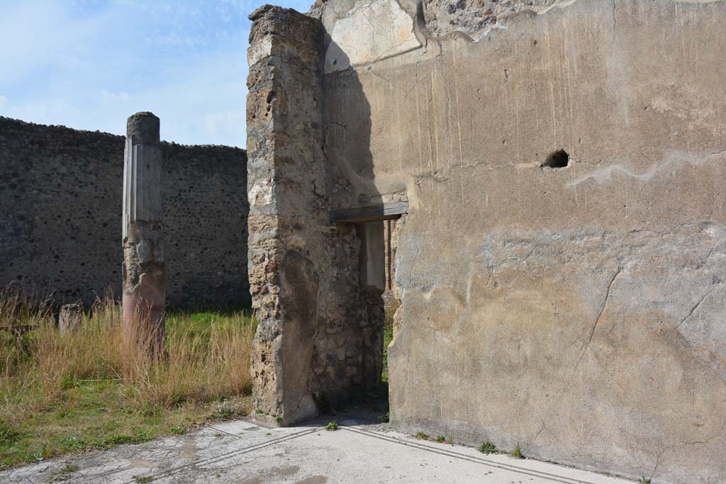 VI 15 5 Pompeii. March 2019. Tablinum 7, looking west along north wall.
Foto Annette Haug, ERC Grant 681269 DÉCOR.