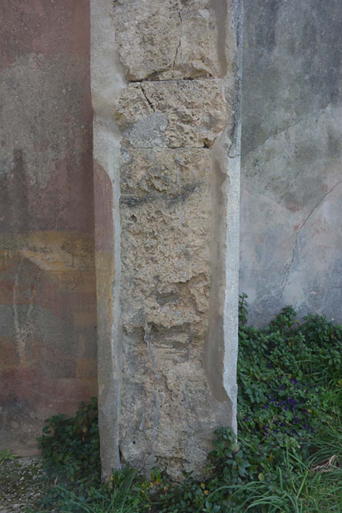 VI 15 5 Pompeii. March 2019. Oecus/triclinium 8, south side of doorway.
Foto Annette Haug, ERC Grant 681269 DÉCOR.