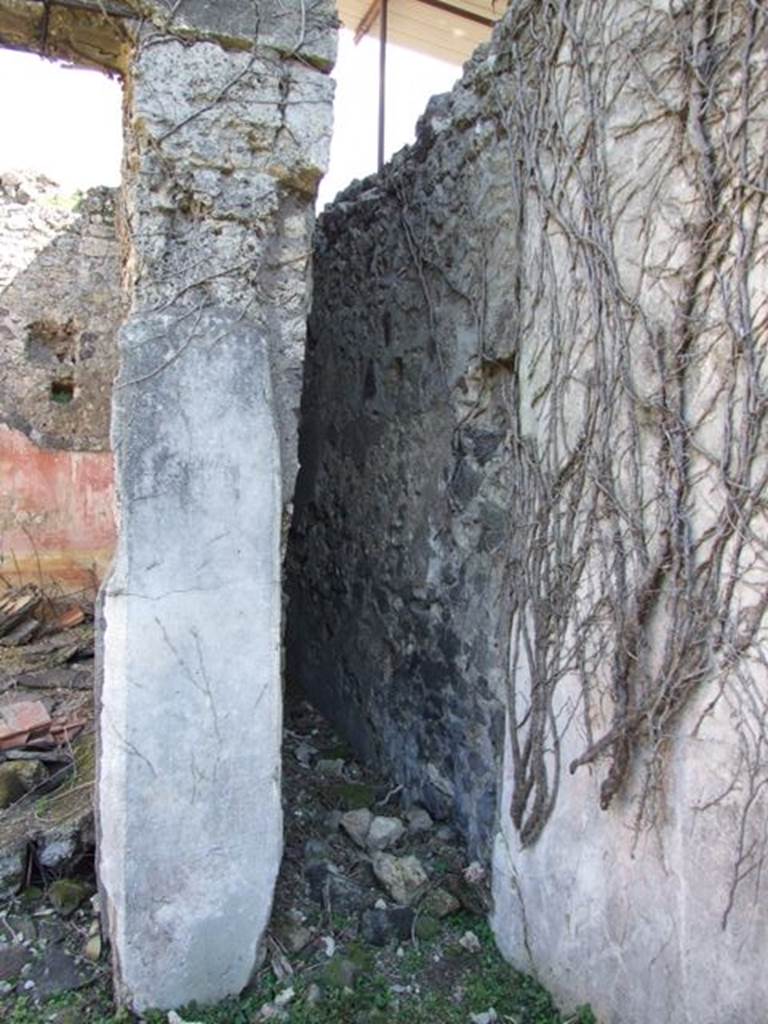 VI.15.5 Pompeii. March 2009. Doorway to room 9, doorway to stairs to upper floor.
Described in NdS, as “a narrow recess”.