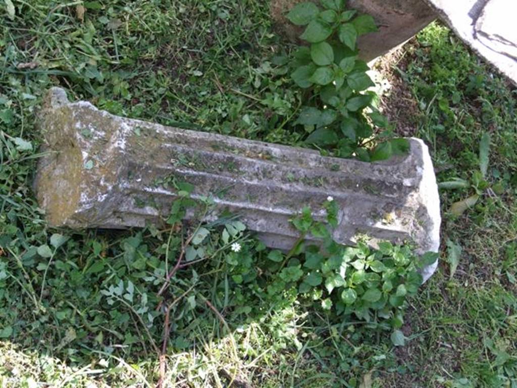 VI.15.5 Pompeii.  March 2009.  Decorative garden column.