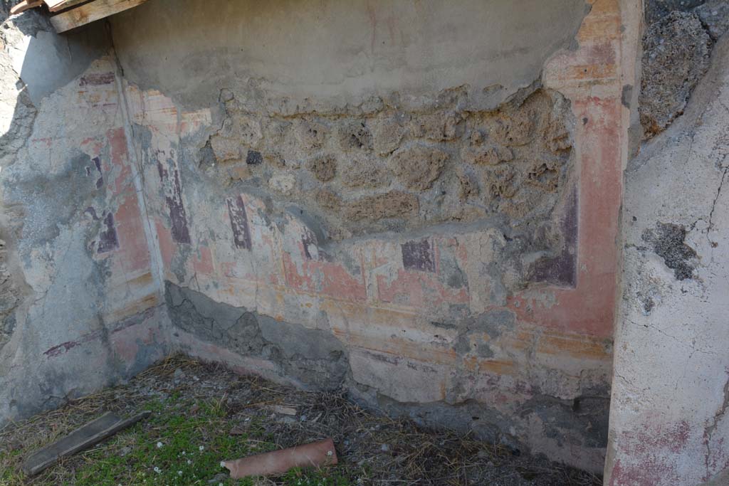 VI 15 5 Pompeii. October 2019. Cubiculum 14, looking north along east wall.
Foto Annette Haug, ERC Grant 681269 DÉCOR.