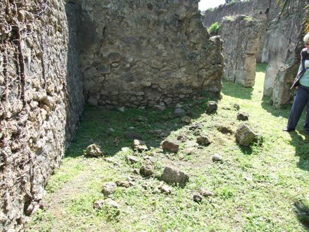 VI.15.5 Pompeii. March 2009. Room 17, south-east corner in kitchen.