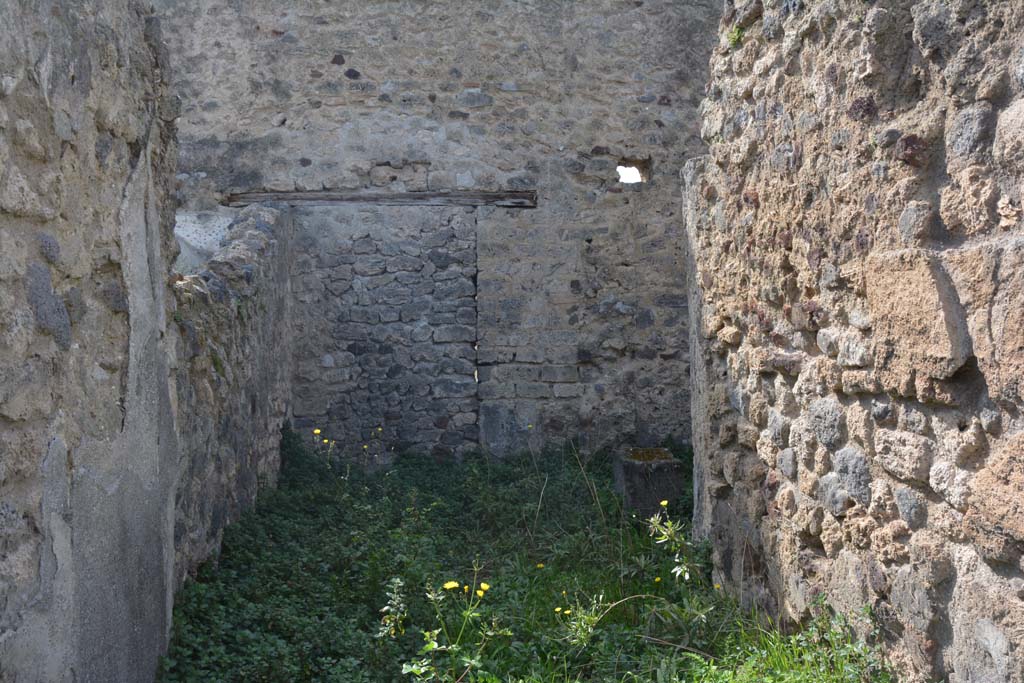 VI.15.5 Pompeii. March 2019. Room 19, looking west towards blocked doorway of VI.15.24.
Foto Annette Haug, ERC Grant 681269 DÉCOR.