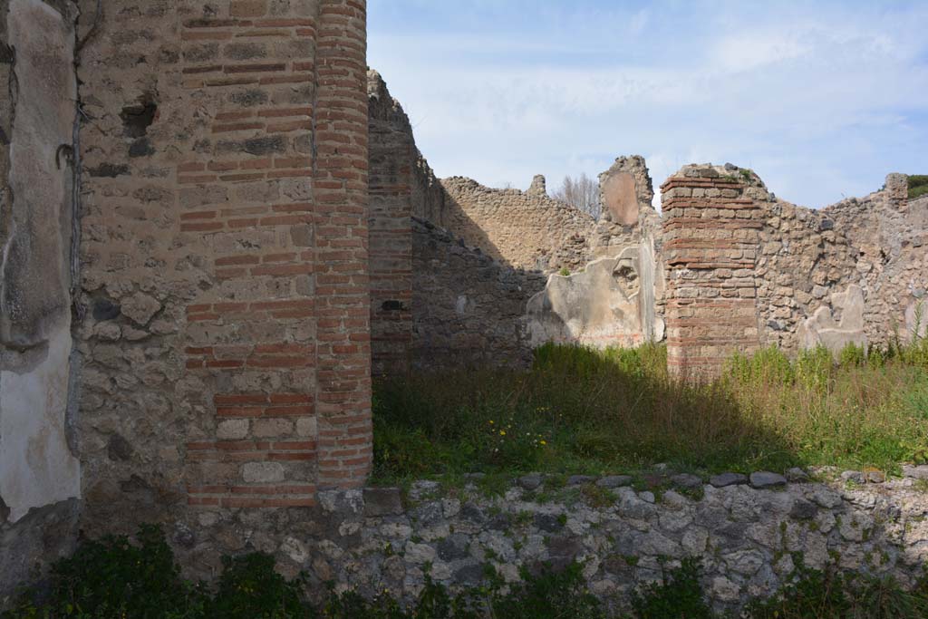 VI 15 5 Pompeii. March 2019. Looking north at west end of north portico towards room 23.
Foto Annette Haug, ERC Grant 681269 DÉCOR.