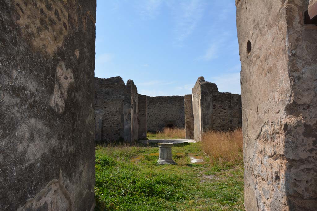 VI 15 5 Pompeii. March 2019. Looking west from entrance corridor/fauces to atrium.
Foto Annette Haug, ERC Grant 681269 DÉCOR.