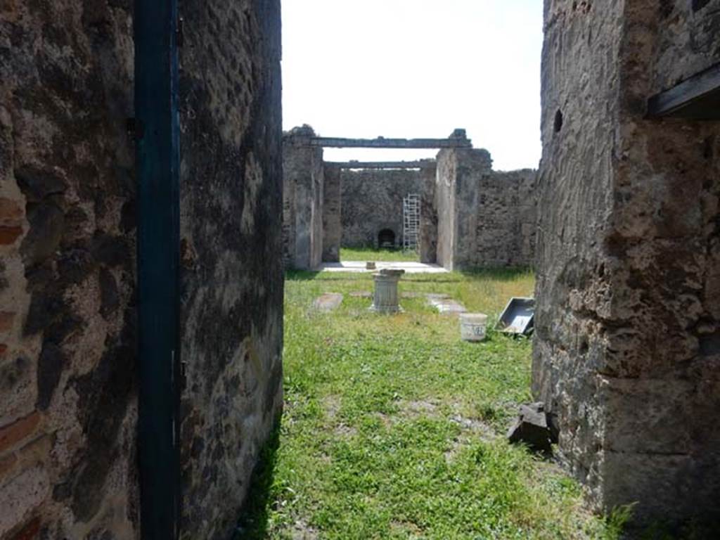 VI.15.5 Pompeii. May 2015. Looking west from entrance fauces to atrium.  
Photo courtesy of Buzz Ferebee.