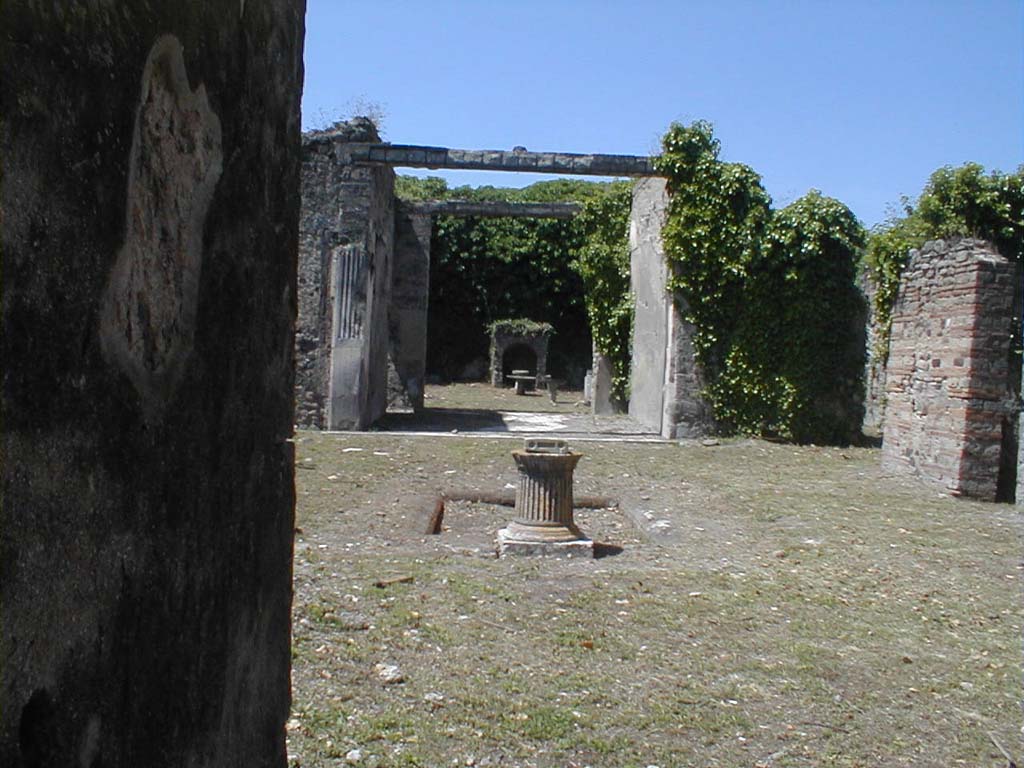 VI.15.5 Pompeii. May 2005. Room 1, impluvium in atrium.