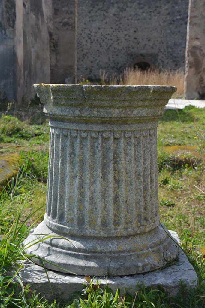 VI 15 5 Pompeii. March 2019. Room 1, looking west towards puteal in atrium.
Foto Annette Haug, ERC Grant 681269 DÉCOR.