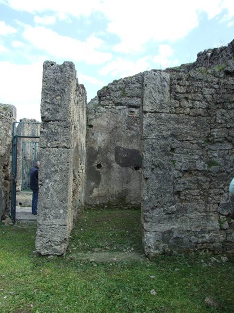 VI.15.6 Pompeii. March 2009. Doorway to room 3, cubiculum, on south side of entrance corridor. According to NdS, this room was quite rustic and could have been used as a storeroom
