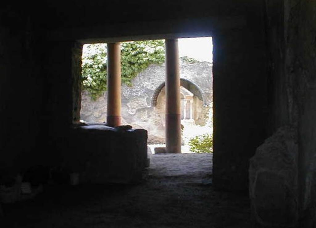 VI.15.7 Pompeii, stairway to upper apartment with VI.15.8 at rear. May 2005.