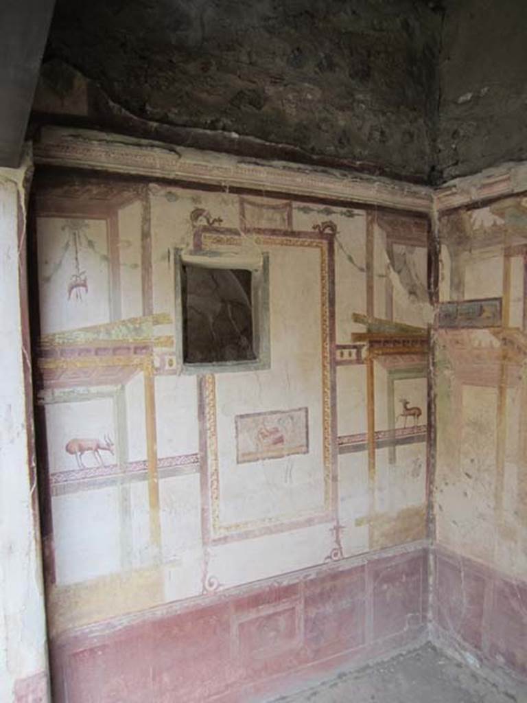 VI.15.8 Pompeii. April 2012. East wall of summer triclinium, with small window into small recess or cupboard.   Photo courtesy of Marina Fuxa.