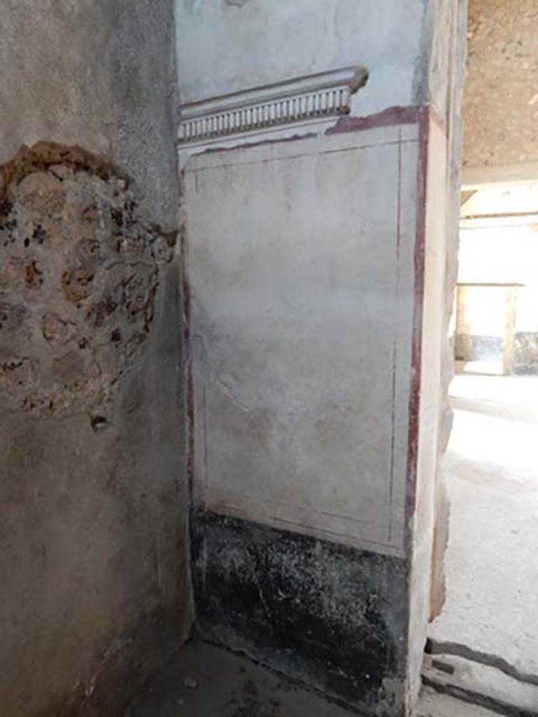 VI.15.8 Pompeii. May 2015. South-west corner of cubiculum, and doorway to atrium.
Photo courtesy of Buzz Ferebee.