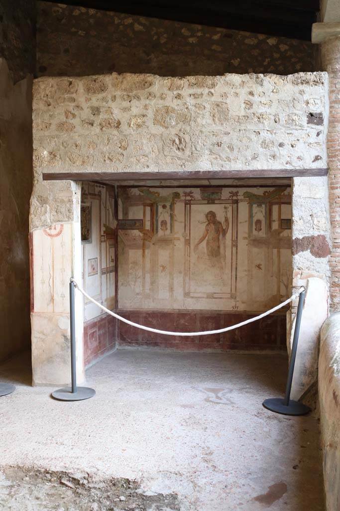 VI.15.8 Pompeii. December 2018. 
Looking south across portico towards summer triclinium. Photo courtesy of Aude Durand.
