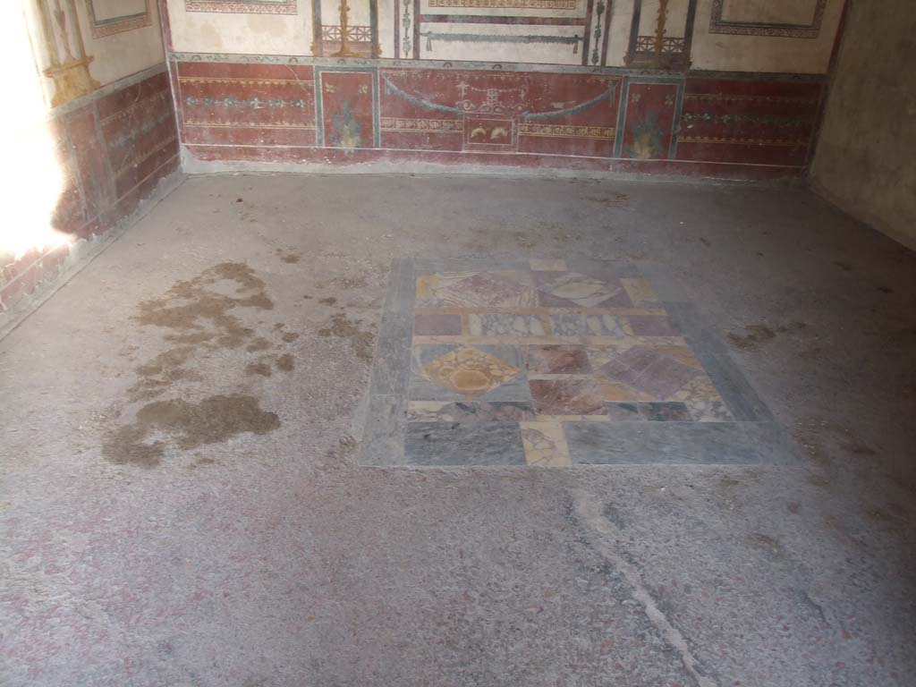 VI.15.8 Pompeii. December 2007. Decorative marble inlaid floor panel of oecus.
According to NdS, the floor was signinum and had a beautiful rectangle of coloured marble in the middle.
See Notizie degli Scavi di Antichità, March 1898, (p.126)