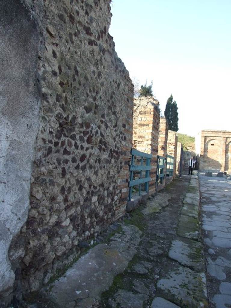 VI.15.13 Pompeii. December 2007. Looking north on Vicolo dei Vettii.