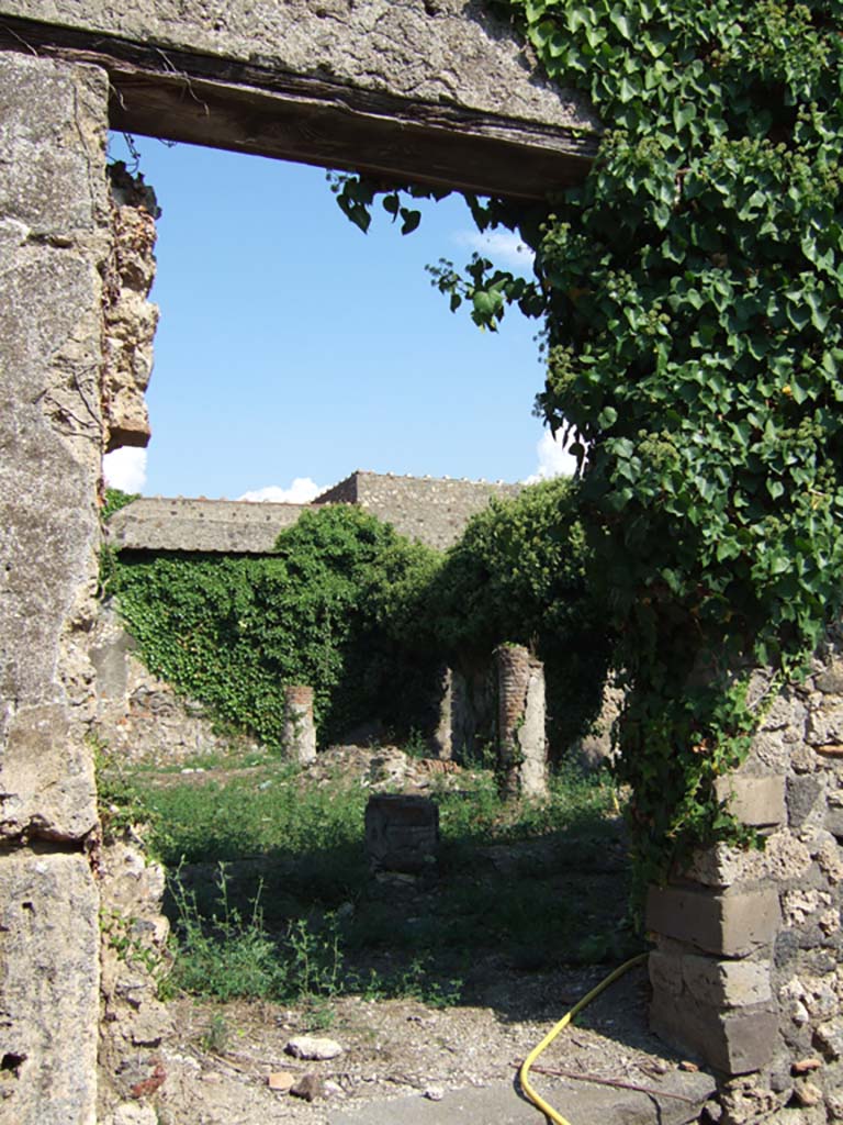 VI.15.23 Pompeii. September 2005. Entrance doorway, looking east directly into peristyle.
According to Wallace-Hadrill, this house consisted of a peristyle with four-sided colonnade and eleven rooms around it.
There were faded decorations found in the peristyle, and a Style IV lararium painting in the kitchen.
He thought the well-built peristyle may have been formerly part of another house, perhaps VI.15.9 or 12.
See Wallace-Hadrill, A. (1994): Houses and Society in Pompeii and Herculaneum, Princeton Univ. Pr, (p.215)