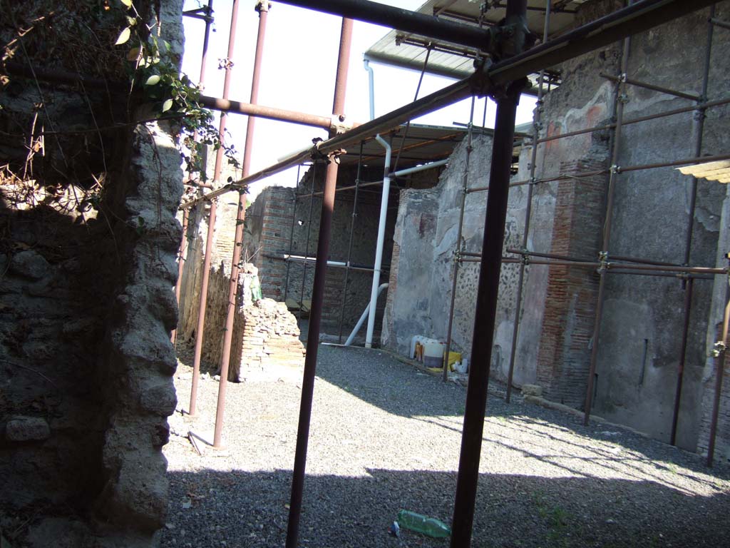 VI.15.26 Pompeii. September 2005. Looking south-east from entrance across garden area.
According to Jashemski, the garden at the rear of the tablinum had a portico on the east side.
It was supported by one column and two pilasters covered with white stucco.
Near the centre of the garden was a small square pool faced with marble.
The garden painting on the south wall is no longer preserved.
See Jashemski, W. F., 1993. The Gardens of Pompeii, Volume II: Appendices. New York: Caratzas. (p.156).
