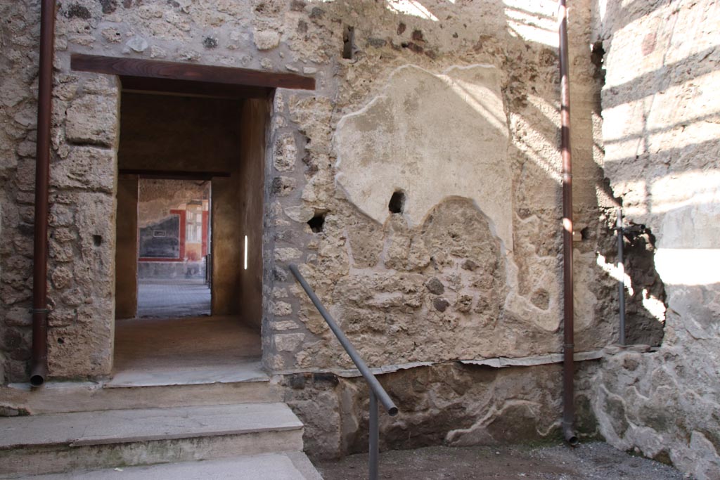 VI.15.27 Pompeii. October 2023. 
Looking towards west wall, with doorway to room o, in south-east corner of peristyle. Photo courtesy of Klaus Heese.