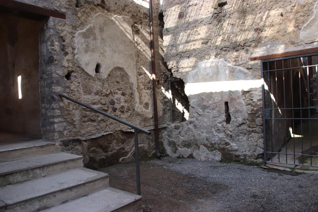 VI.15.27 Pompeii. October 2023. 
Looking towards west wall with steps from room o (PPM numbering), on left. Photo courtesy of Klaus Heese.
According to Sogliano’s plan – the steps must have been built on the site of the latrine, on left.
According to Maiuri’s plan – the steps would be built on the site of the latrine, on left.
See Maiuri, A. ……………………..