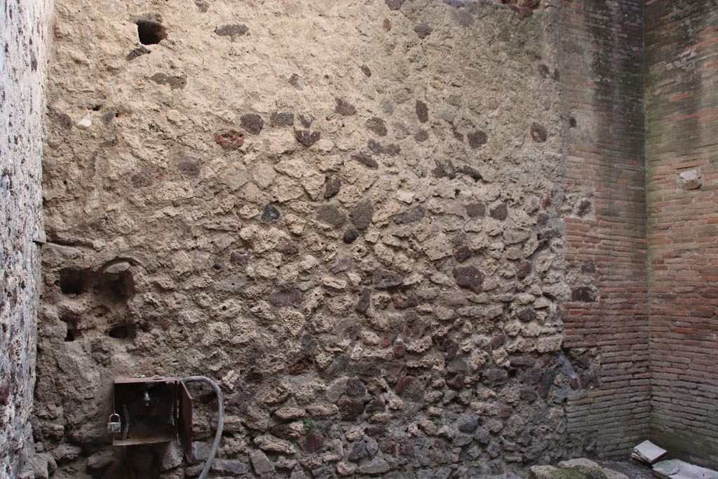 VI.15.27 Pompeii. October 2023. East wall of stable. Photo courtesy of Klaus Heese.
