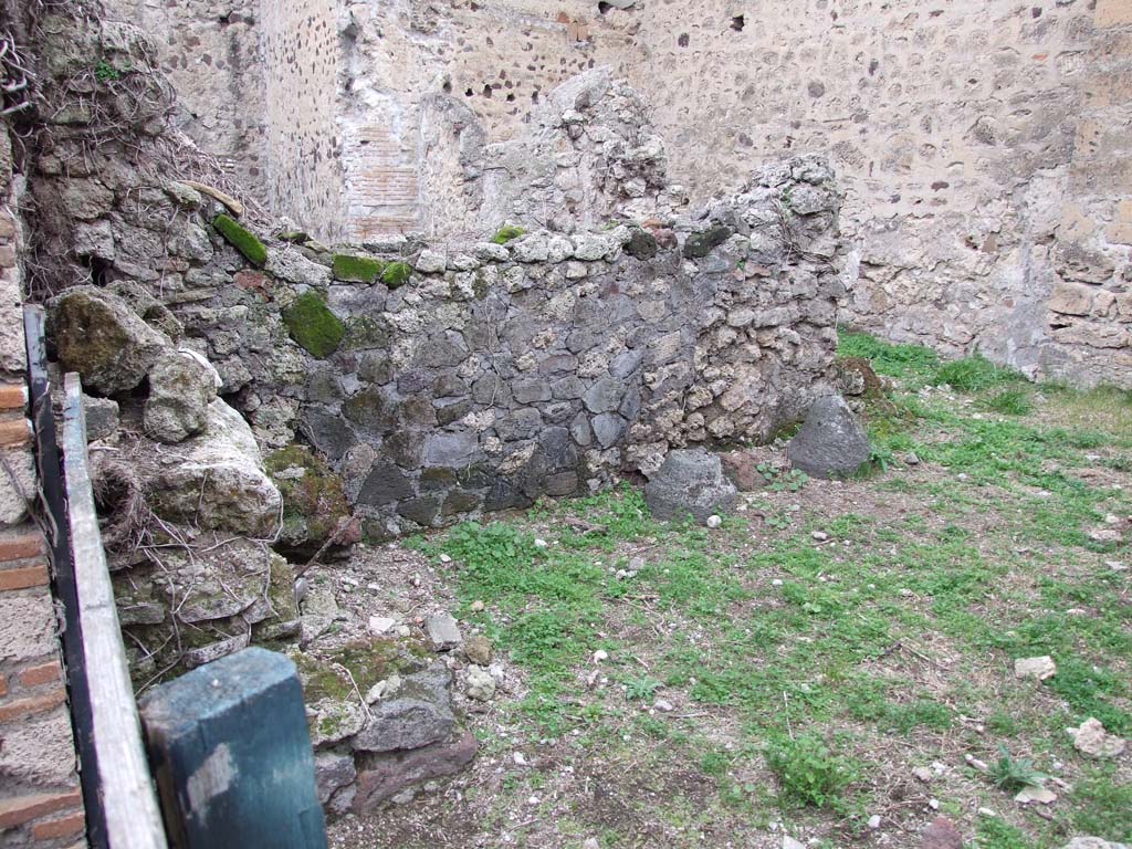 VI.16.2 Pompeii. December 2007. Looking north-west from entrance towards VI.16.1.
On the left (south-west corner) can be seen the remains of the masonry hearth, that had an arch below.
