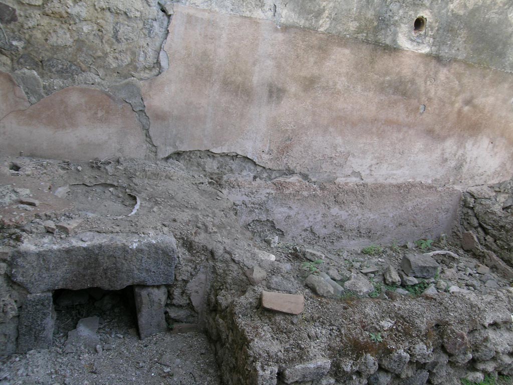 VI.16.3 Pompeii. June 2005. 
North-west corner with hearth and masonry remains of bench or basin/vat? Photo courtesy of Nicolas Monteix.