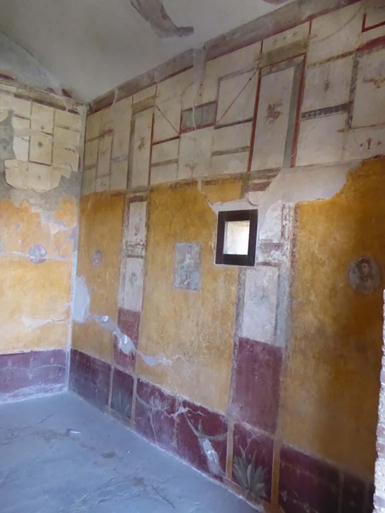 VI.16.7 Pompeii. September 2015. Room R, looking towards north-west corner and north wall.
Foto Annette Haug, ERC Grant 681269 DÉCOR.