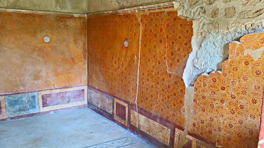 VI.16.7 Pompeii. Pompeii. 2015/2016. 
Cubiculum I, looking north along east wall, towards north-east corner. Photo courtesy of Giuseppe Ciaramella.