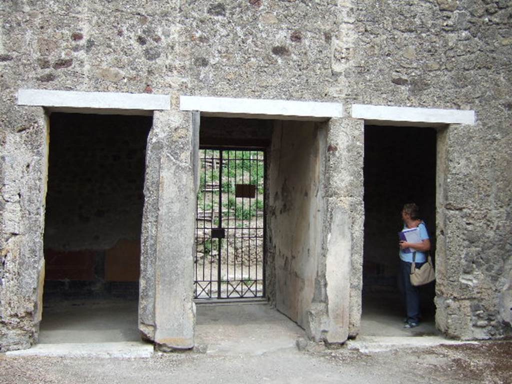 VI.16.7 Pompeii. May 2006.  Rooms C, A and D on east side of room B, atrium.